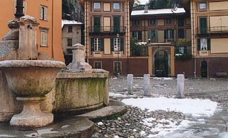 Fianco fontana Piazza Mercato